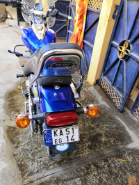 Blue Bajaj Avenger 220 DTS-i