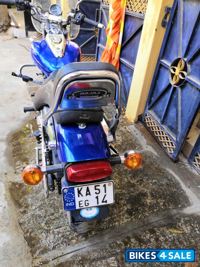 Blue Bajaj Avenger 220 DTS-i