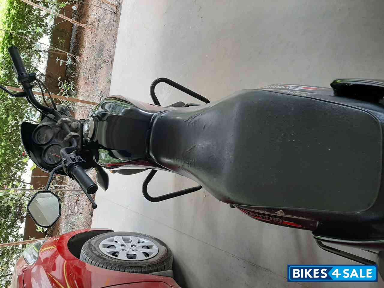 Black & Red Honda Dream Yuga
