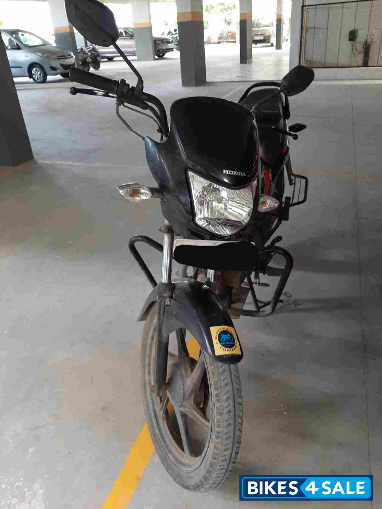 Black & Red Honda Dream Yuga