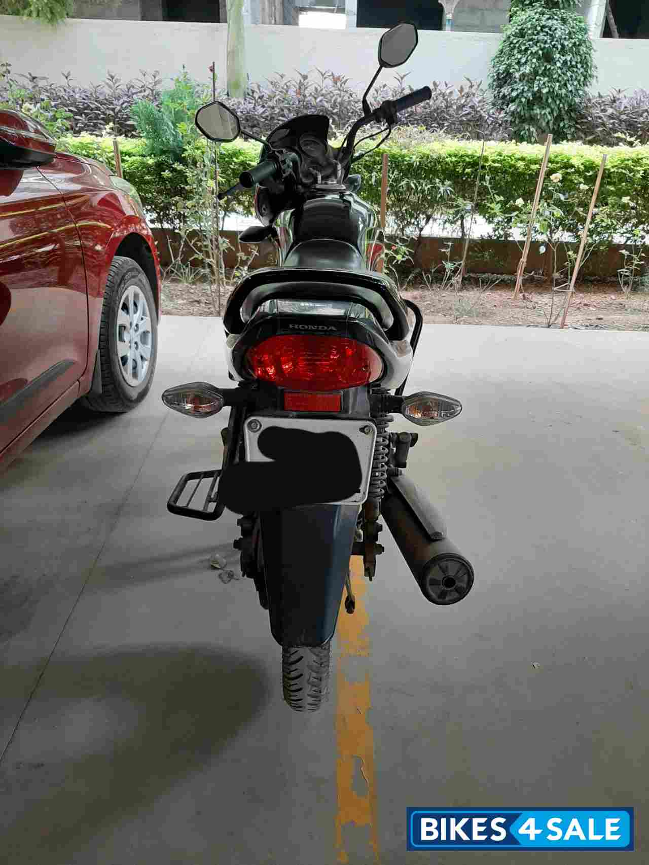 Black & Red Honda Dream Yuga