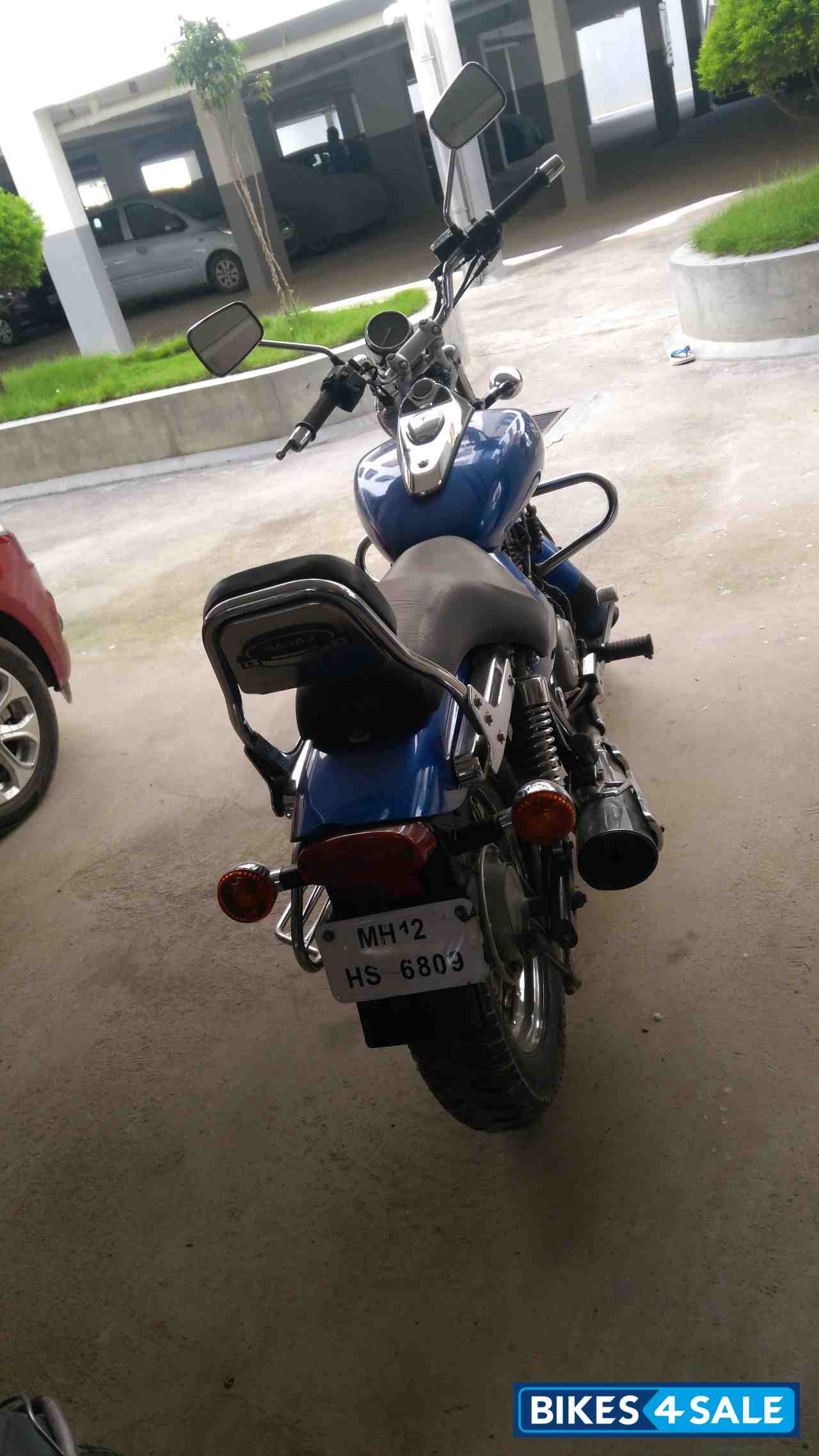 Blue Bajaj Avenger Cruise 220 Blue Bajaj Avenger Cruise 220