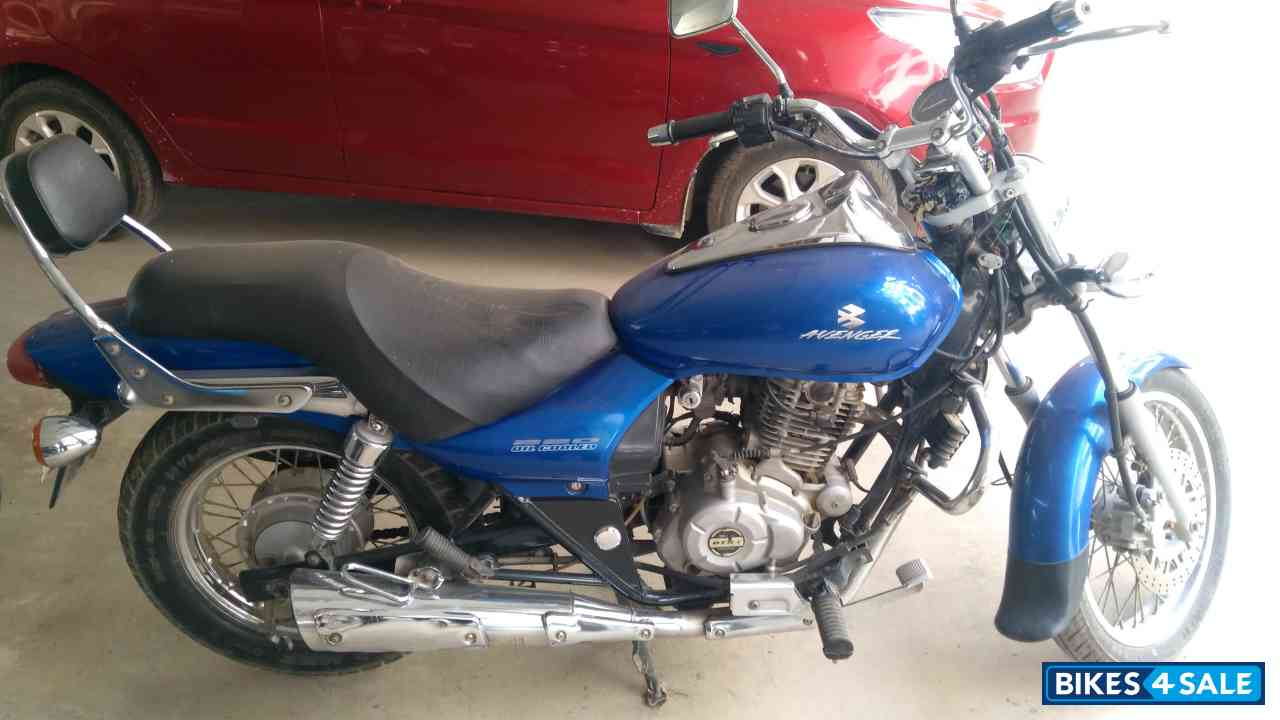Blue Bajaj Avenger Cruise 220 Blue Bajaj Avenger Cruise 220