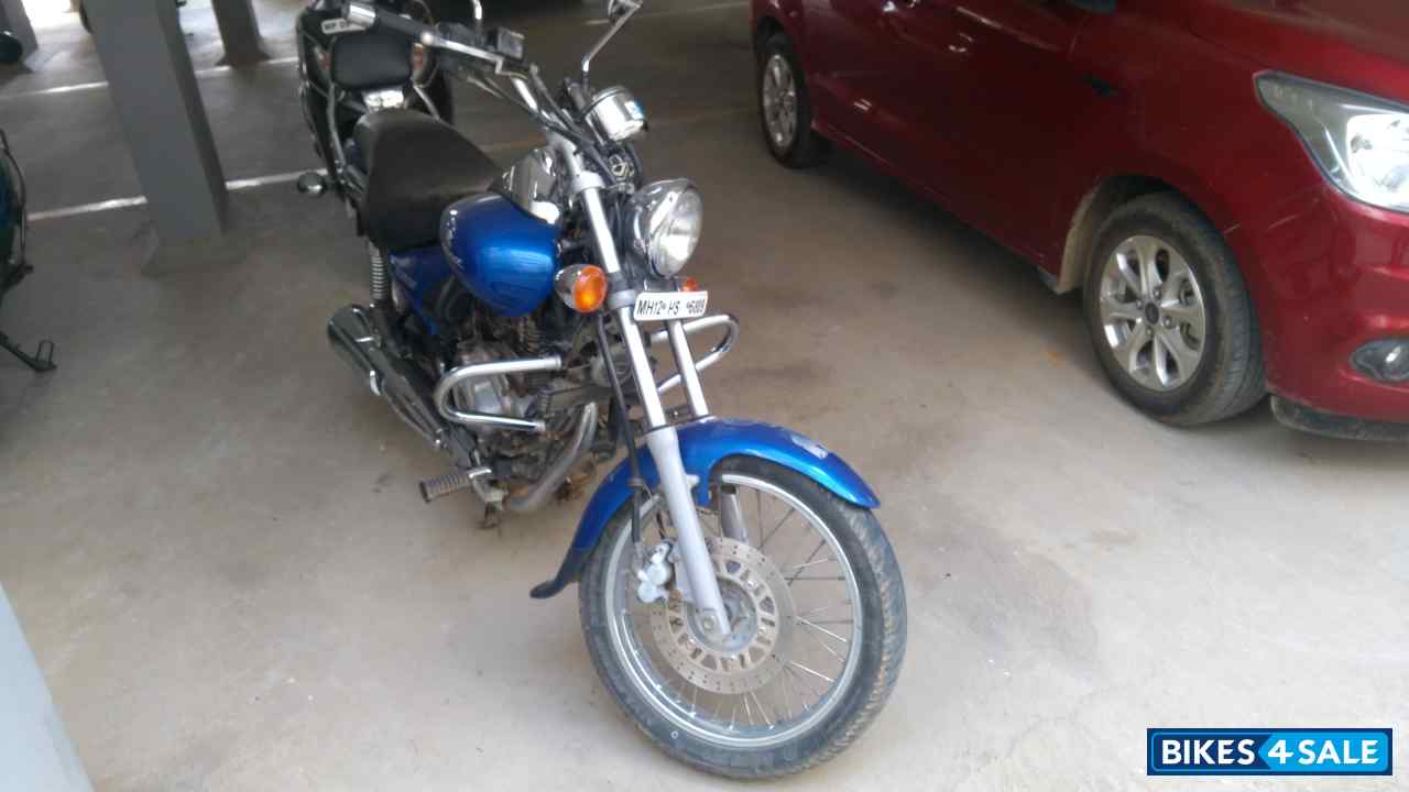 Blue Bajaj Avenger Cruise 220 Blue Bajaj Avenger Cruise 220