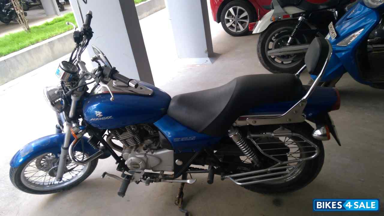Blue Bajaj Avenger Cruise 220 Blue Bajaj Avenger Cruise 220