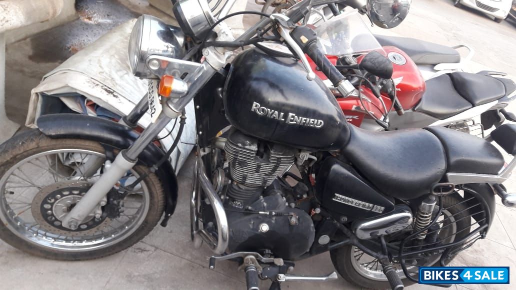 Matt Black Royal Enfield Thunderbird 350 Matt Black Royal Enfield Thunderbird 350
