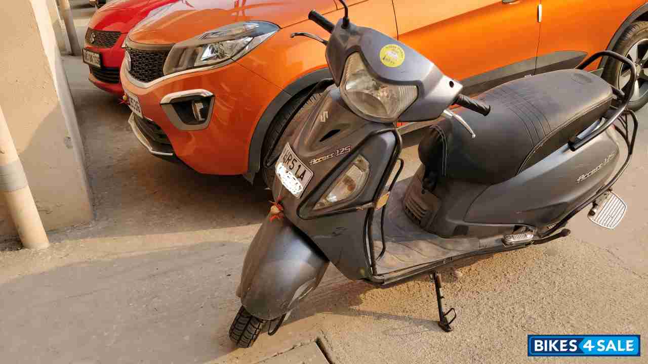 Smoke Grey Suzuki Access 125 Smoke Grey Suzuki Access 125