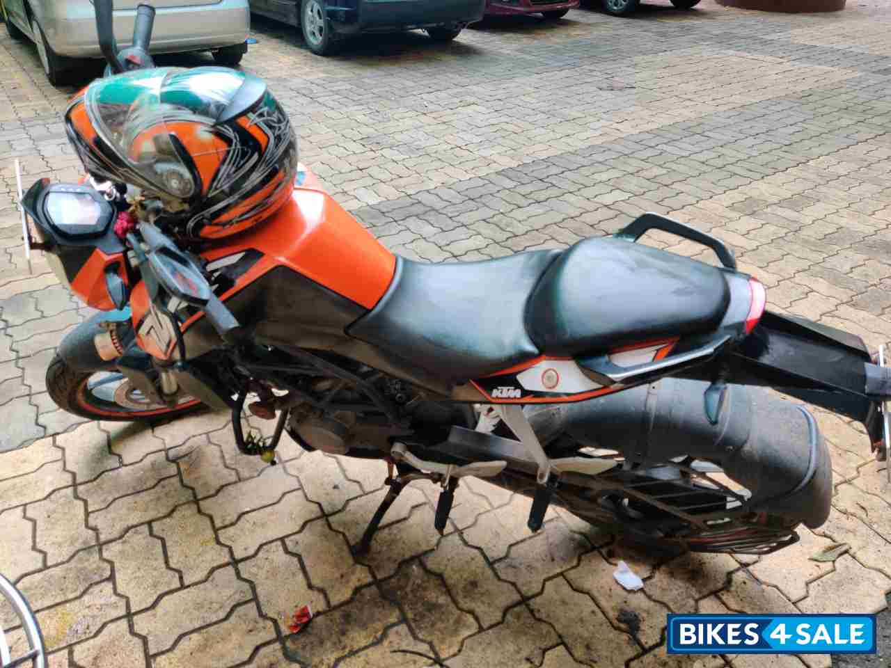 Orange KTM Duke 200