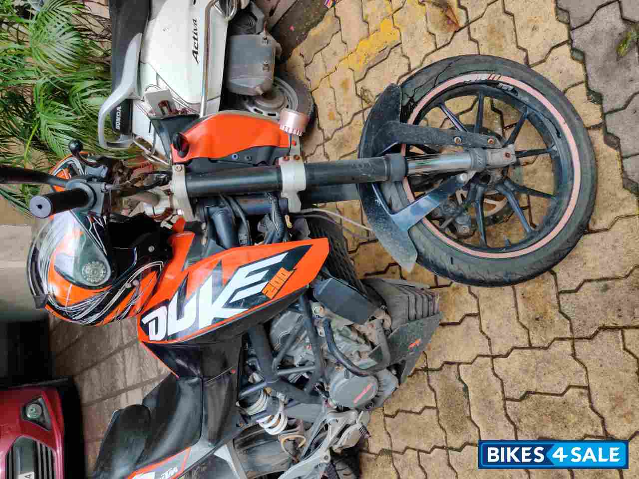 Orange KTM Duke 200