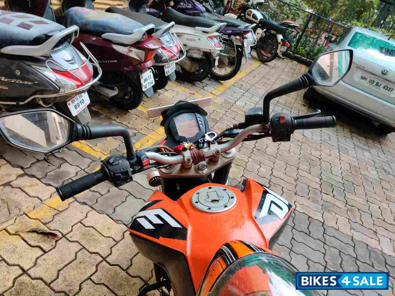 Orange KTM Duke 200