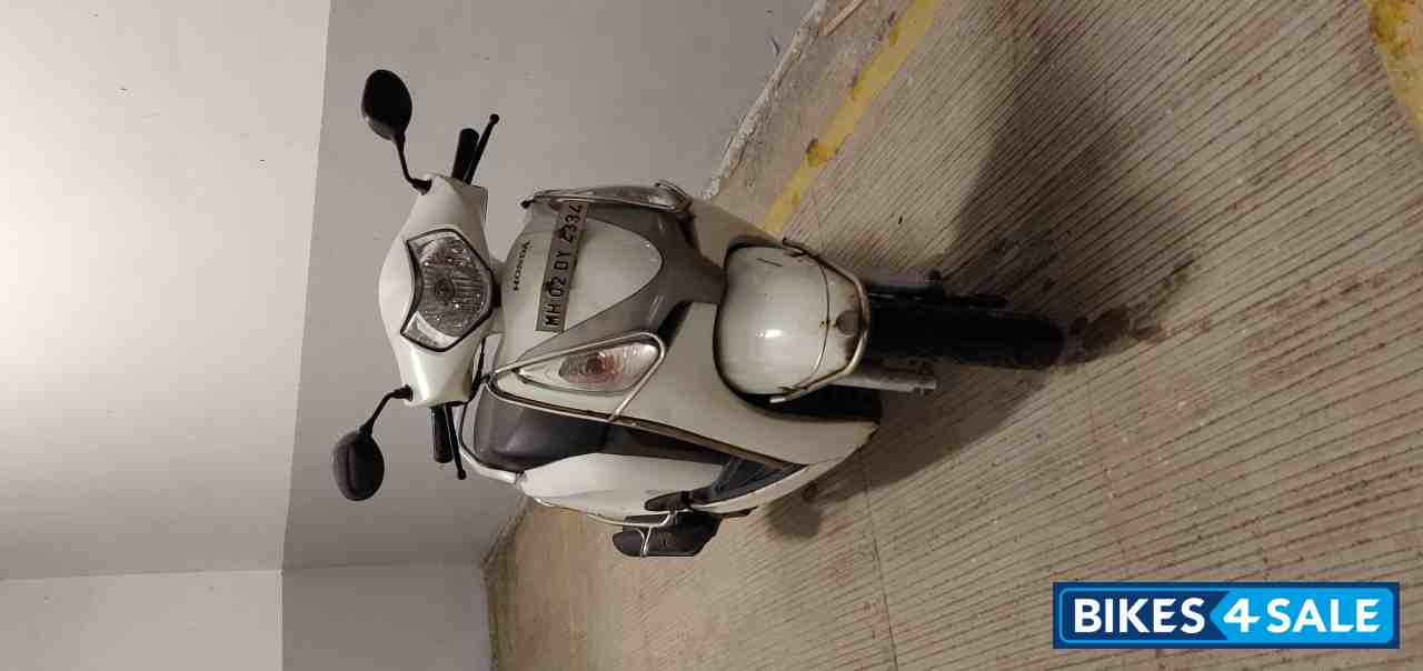 White Honda Aviator