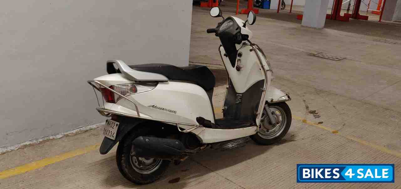 White Honda Aviator