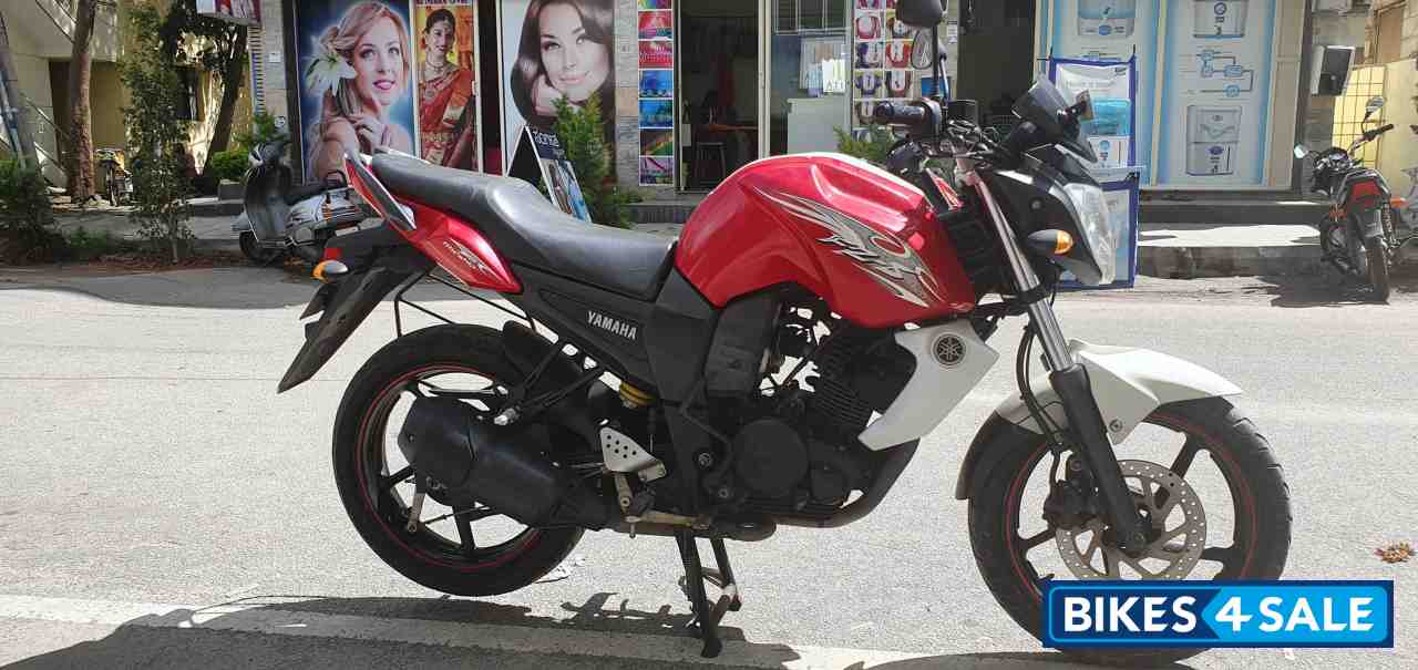Red And White Yamaha FZ-S