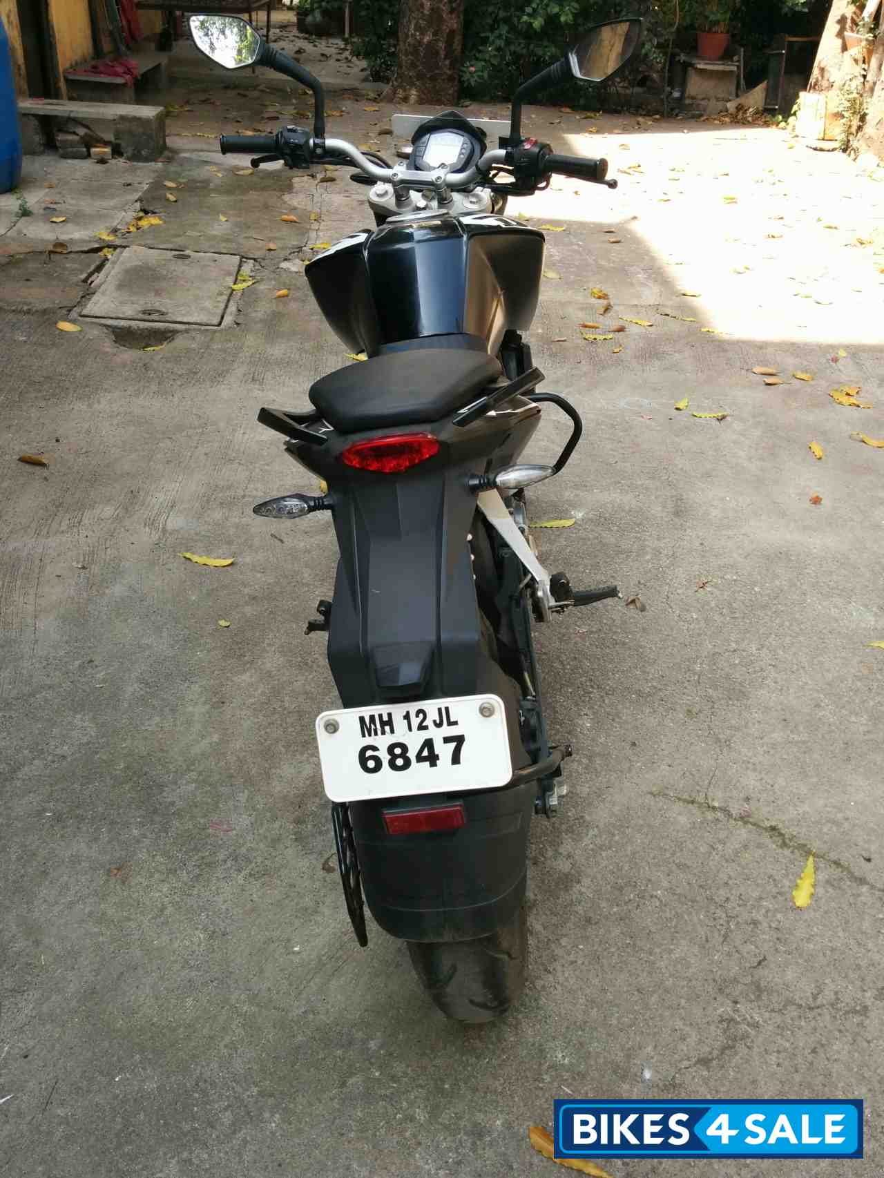 Black KTM Duke 200