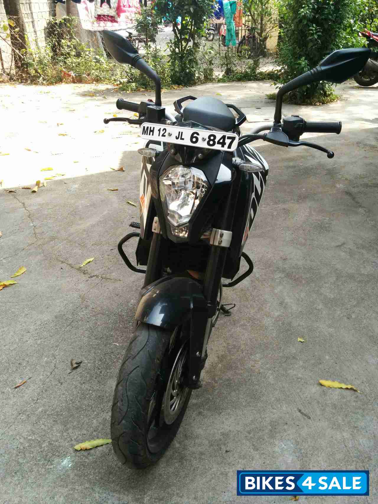 Black KTM Duke 200