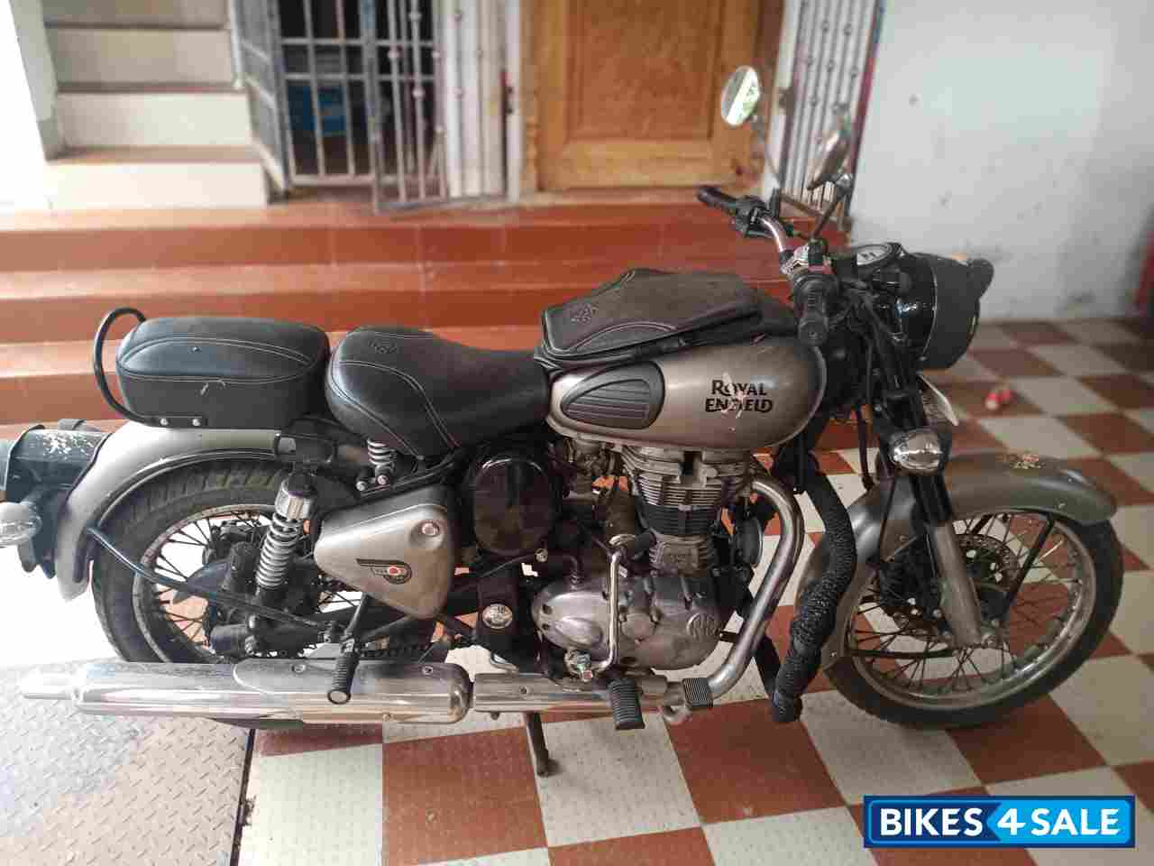 Gun Metal Grey Royal Enfield Classic Gunmetal Grey