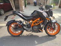 Black KTM Duke 390