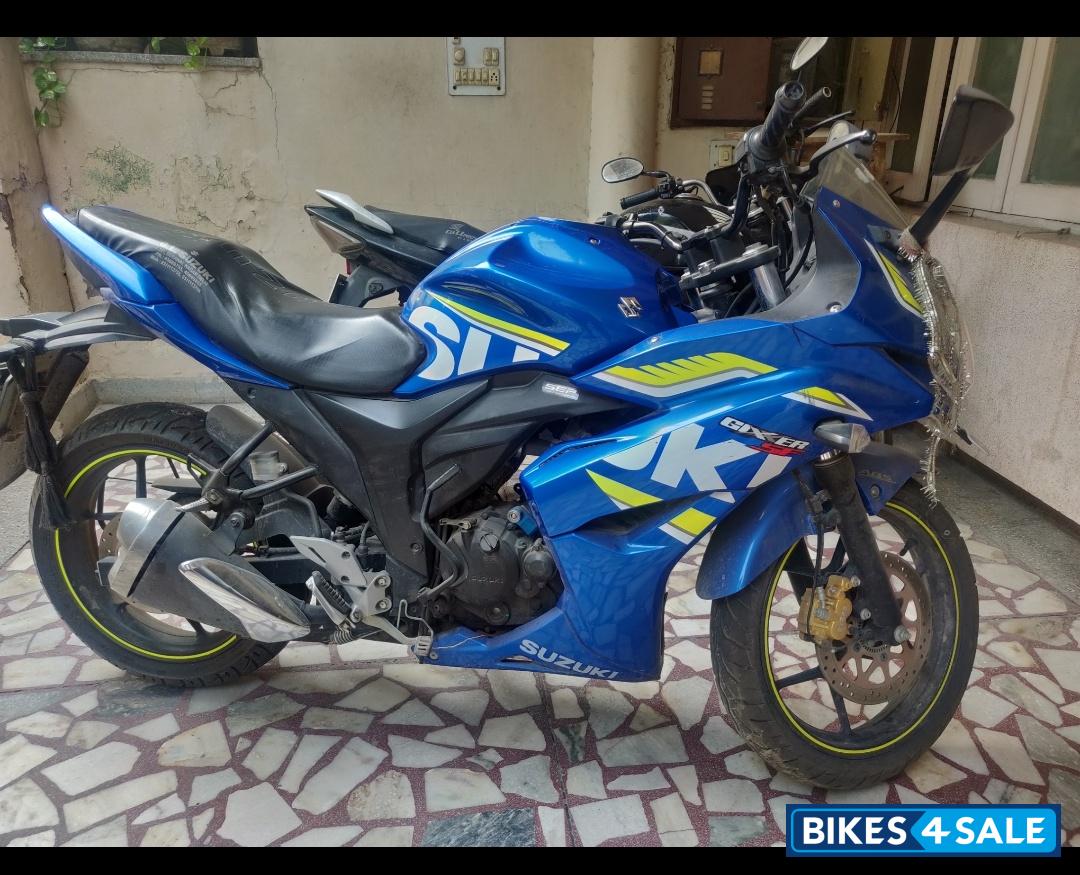 Blue Suzuki Gixxer ABS