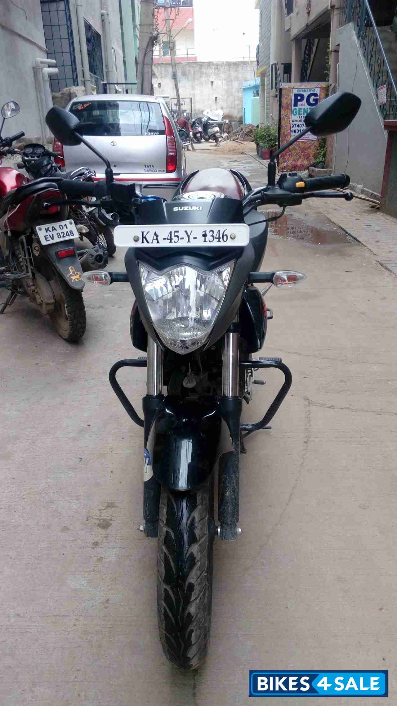 Grey Suzuki Gixxer SP