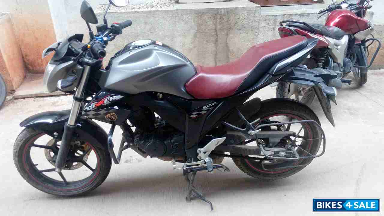 Grey Suzuki Gixxer SP