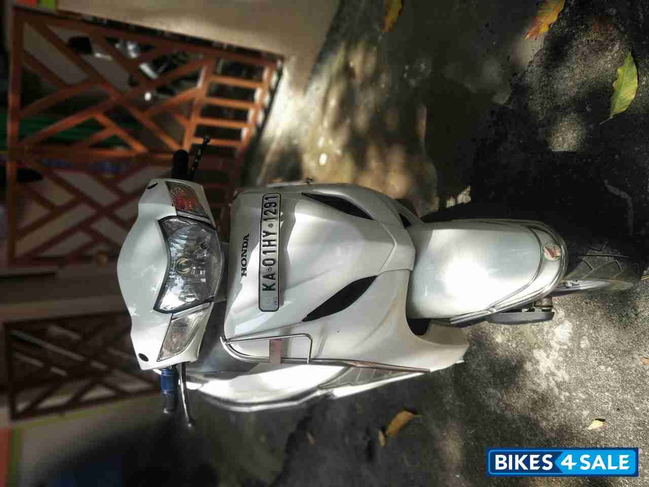 White Honda Activa 4G