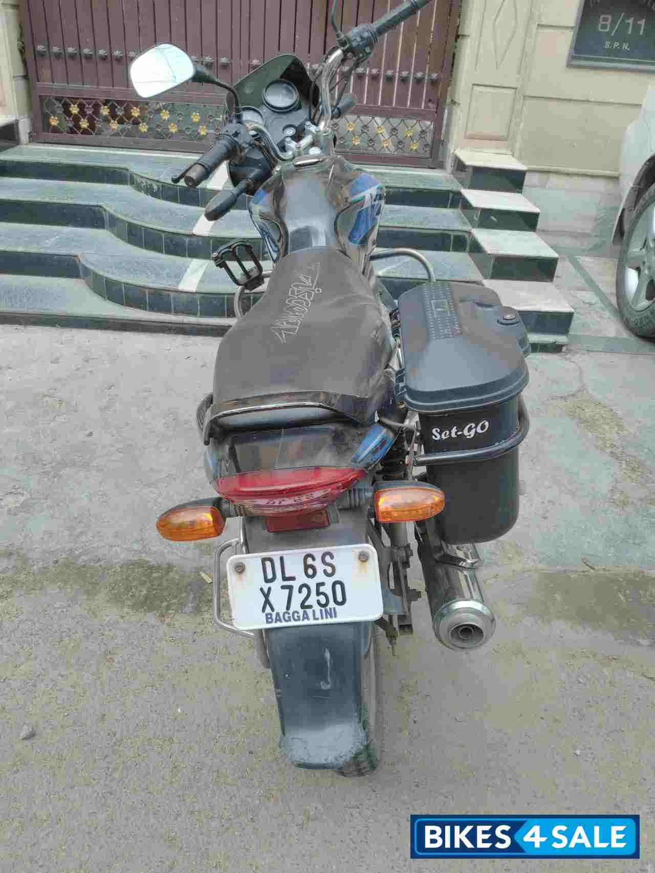 Blue/black Bajaj Discover DTSi 125