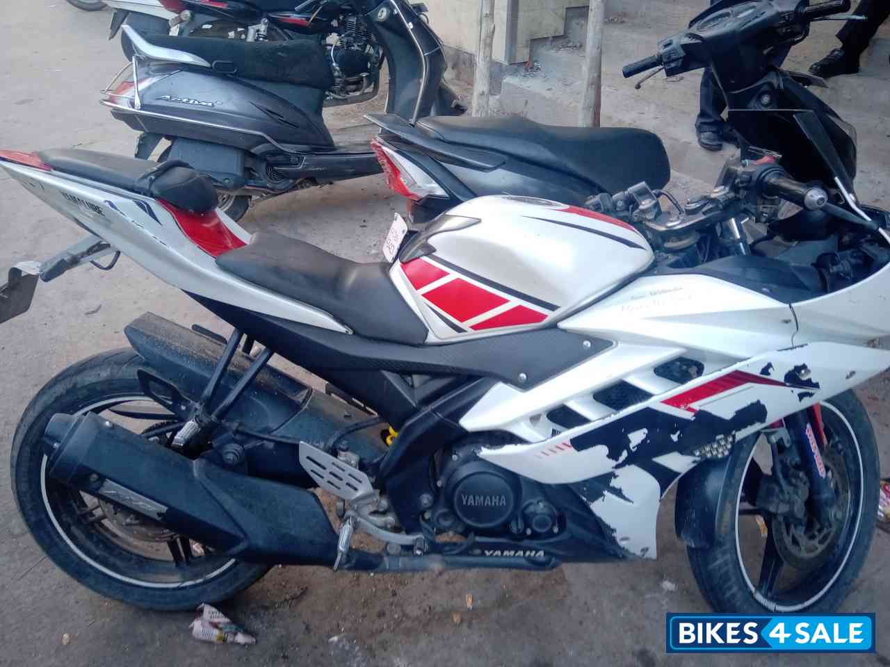 Red N White Yamaha YZF R15 V2 Red N White Yamaha YZF R15 V2