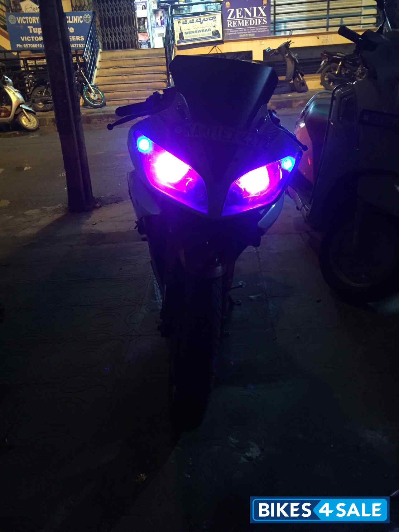 Red N White Yamaha YZF R15 V2 Red N White Yamaha YZF R15 V2