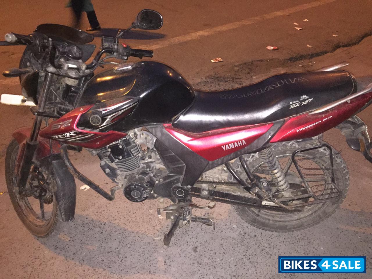 Black/red Yamaha SZ-RR V2