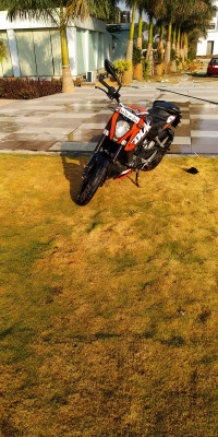 Orange KTM Duke 200