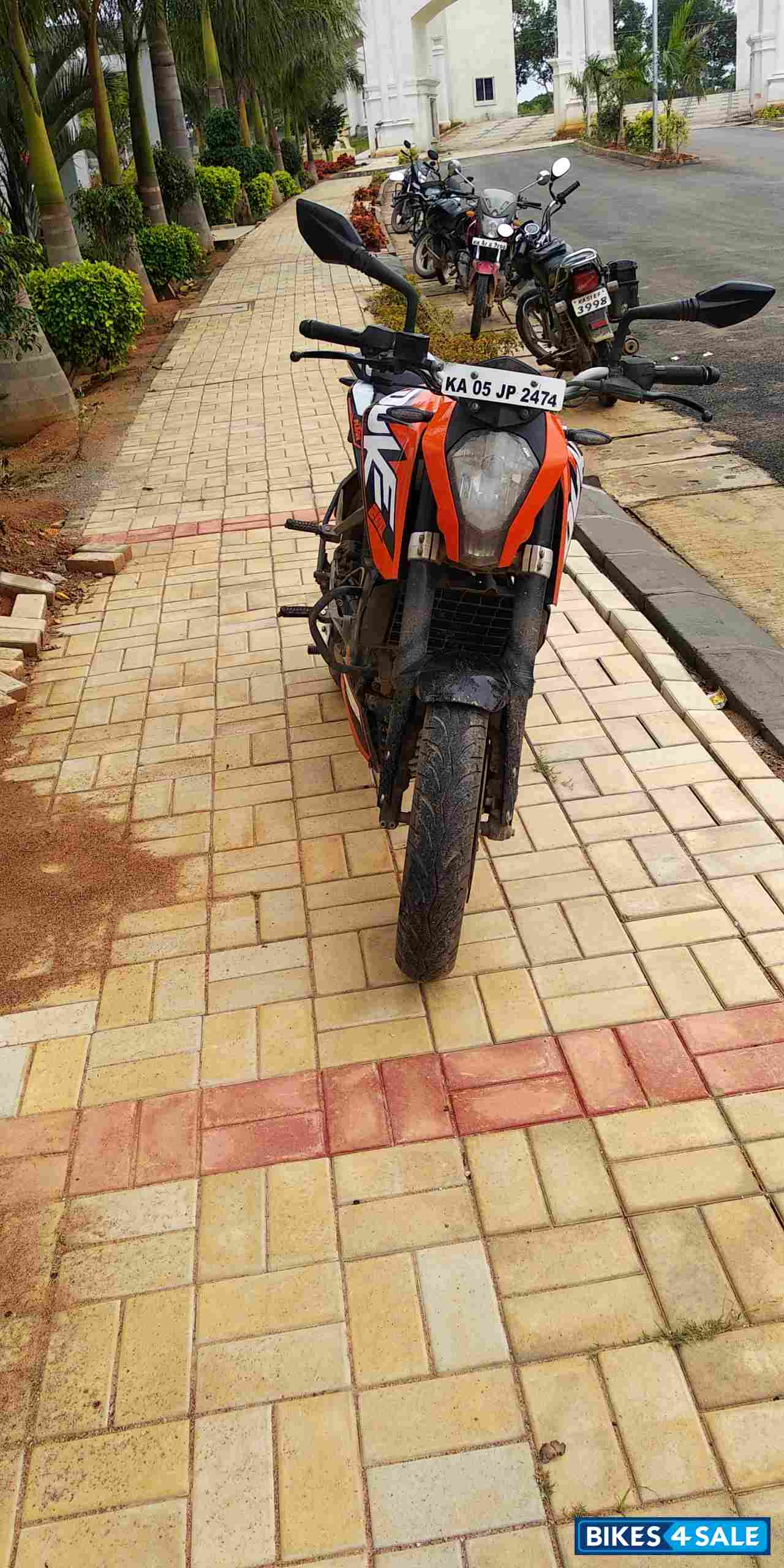 Orange KTM Duke 200