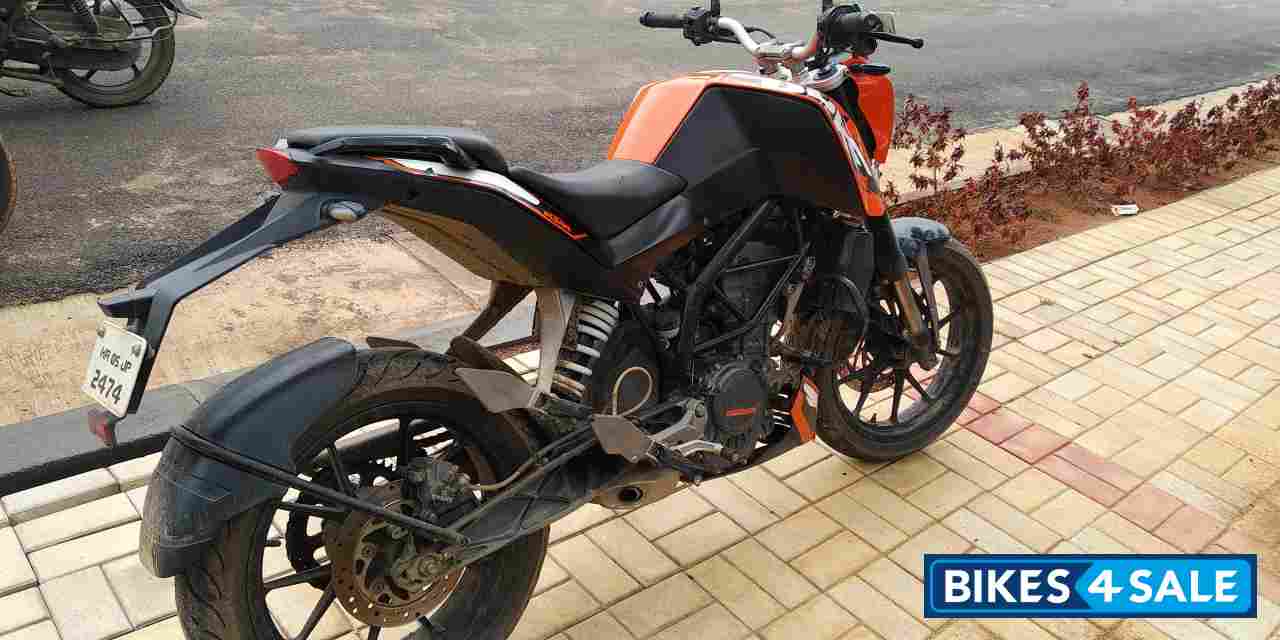 Orange KTM Duke 200