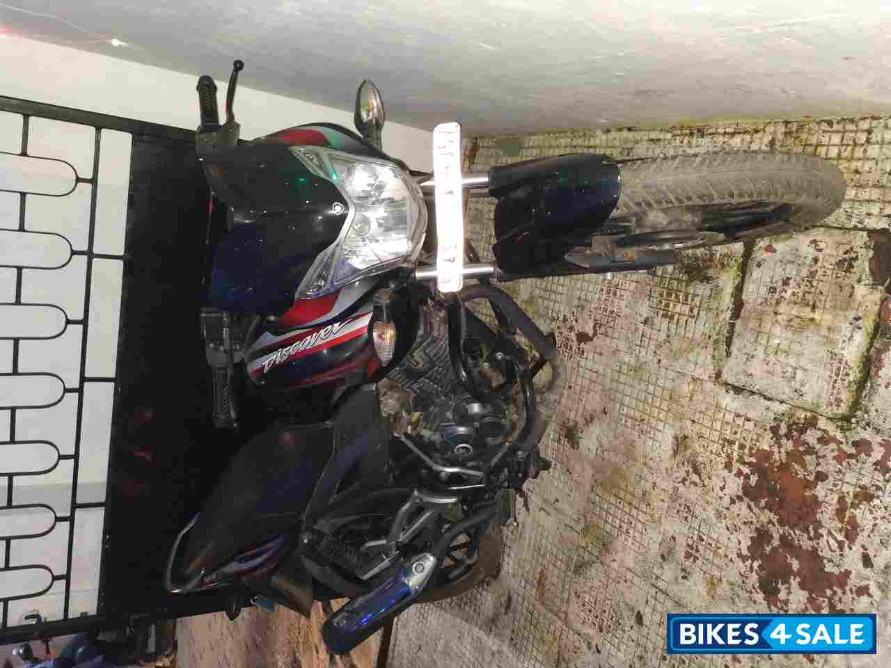 Black Bajaj Discover 125T