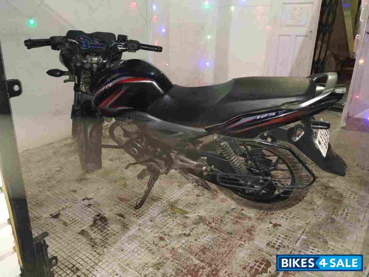 Black Bajaj Discover 125T