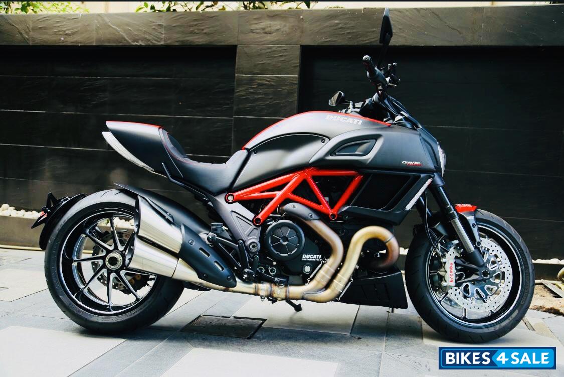 Carbon Red Ducati Diavel Carbon