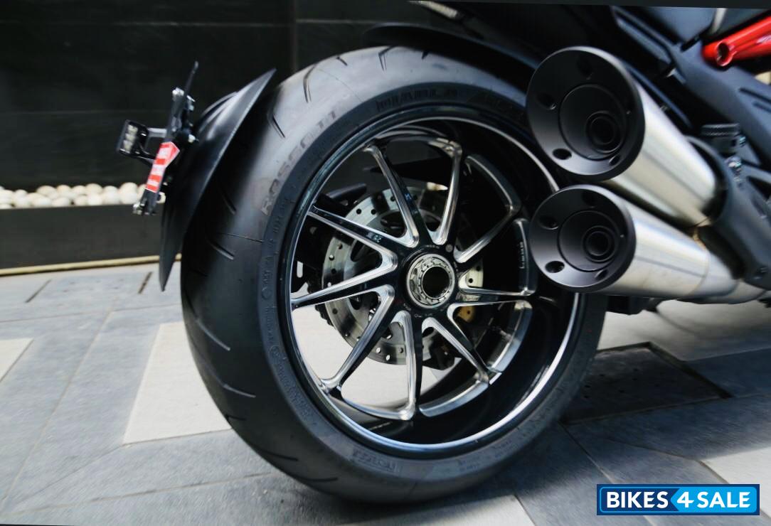 Carbon Red Ducati Diavel Carbon