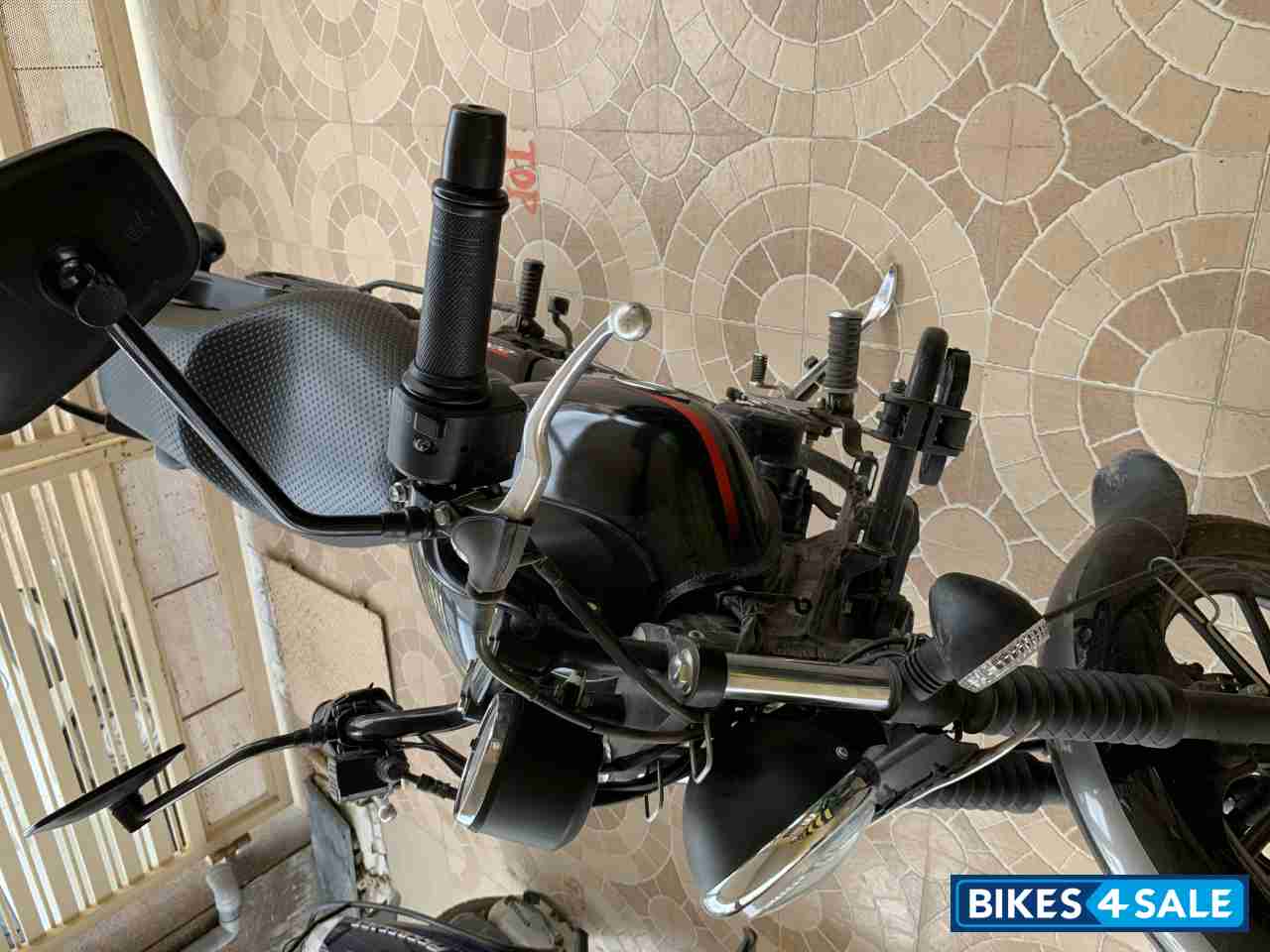 Black Bajaj Avenger Street 220