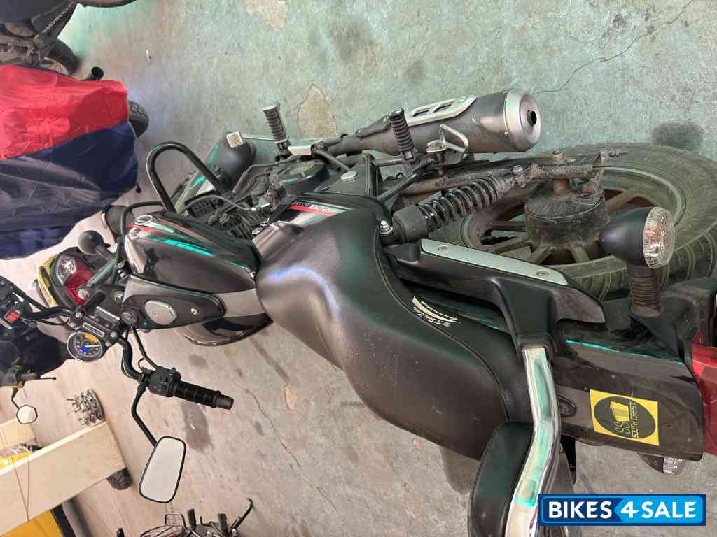 Black Bajaj Avenger Street 220