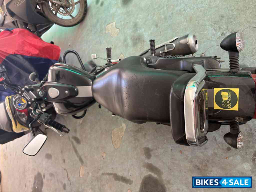 Black Bajaj Avenger Street 220