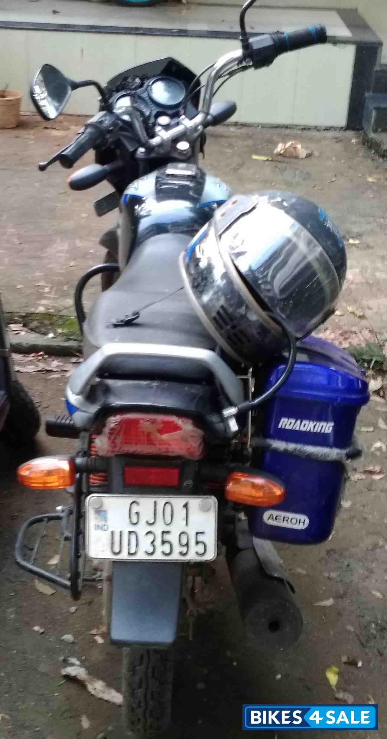 Black-blue Bajaj CT 100 ES