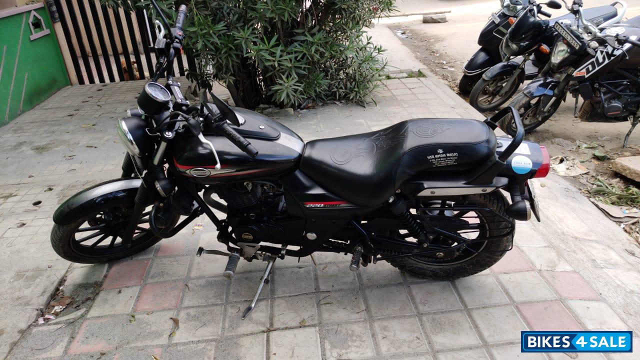 Bajaj Avenger 220 DTS-i