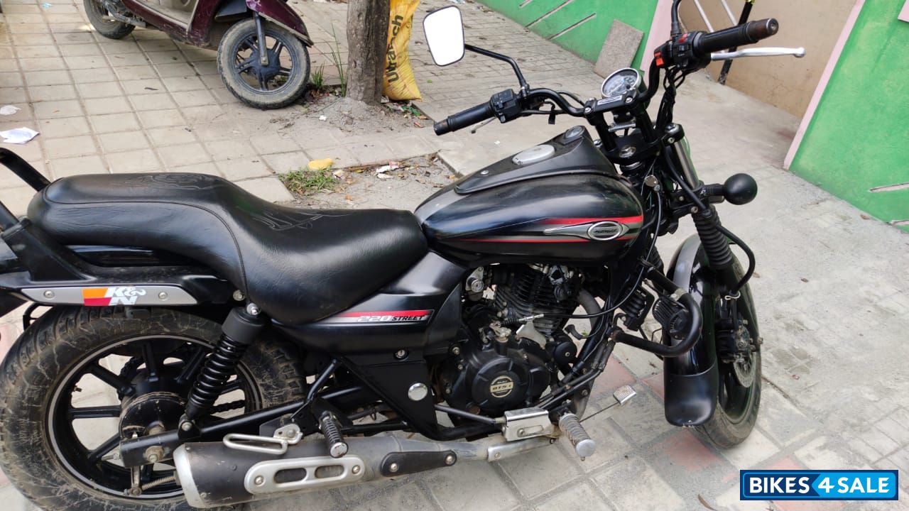 Bajaj Avenger 220 DTS-i