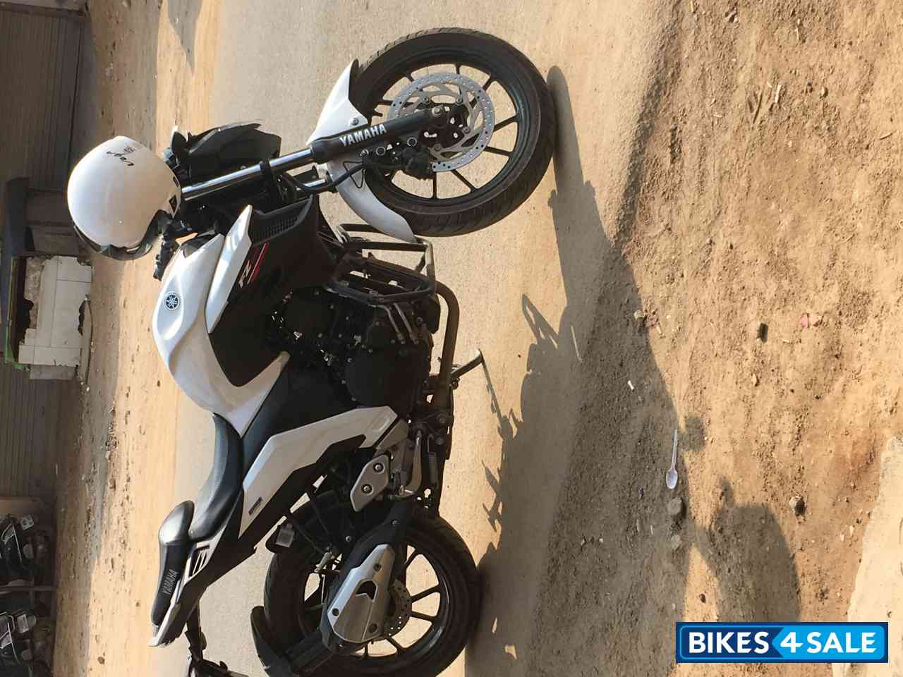 White Yamaha FZ25