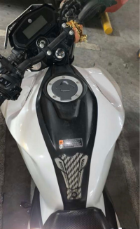 White Yamaha FZ25