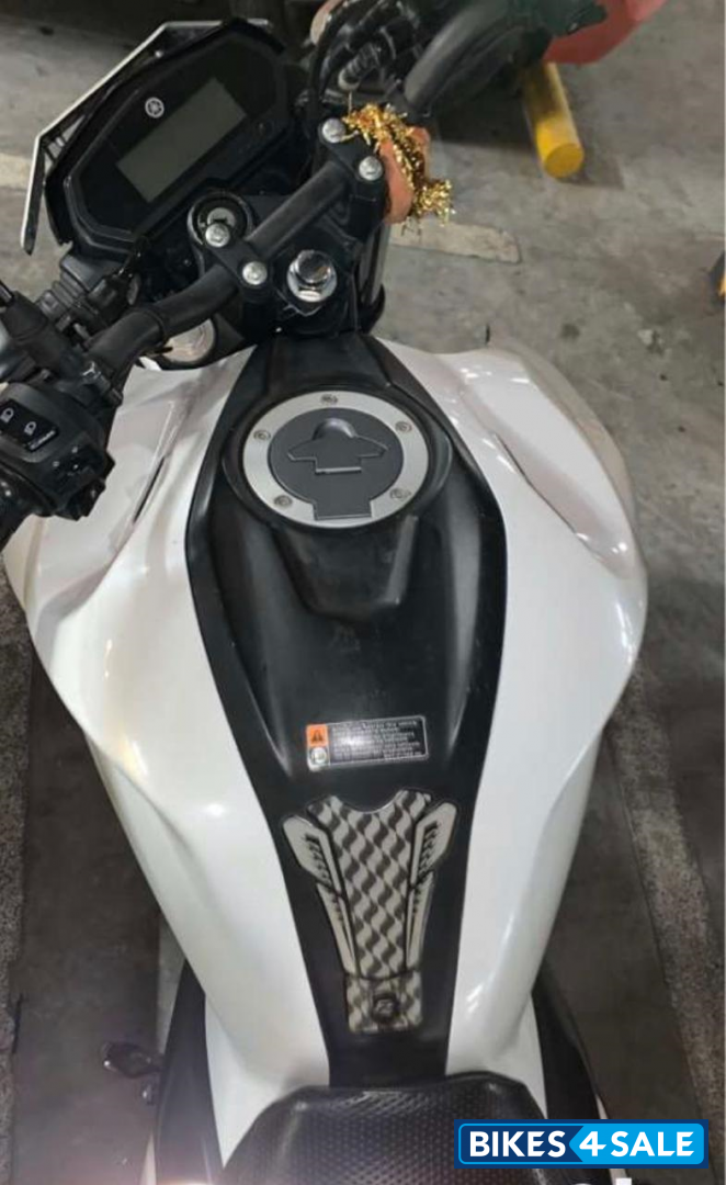 White Yamaha FZ25