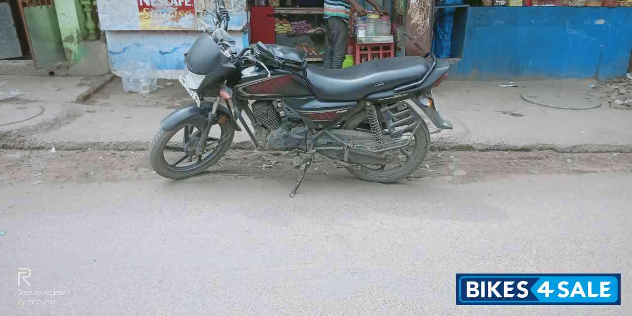 Black Honda Dream Neo