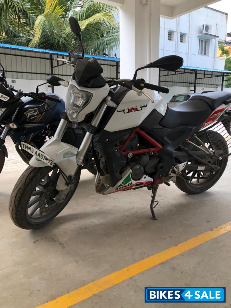 White Benelli TNT 25