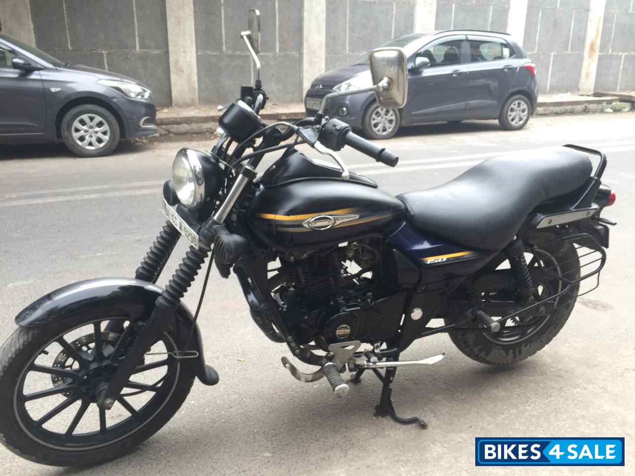 Blue Bajaj Avenger Street 150