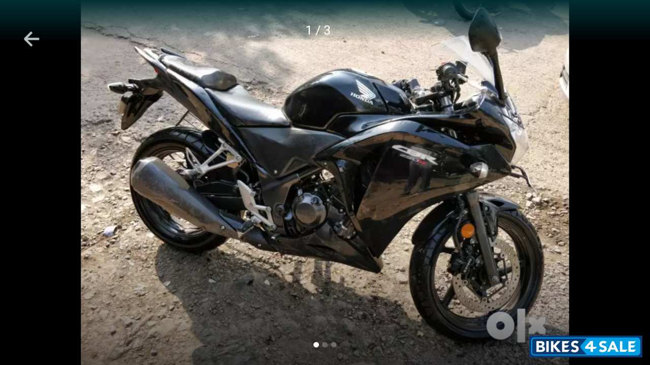 Black Honda CBR 250R