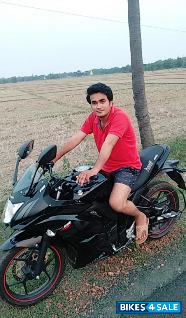 Gl. Sparkle Black Suzuki Gixxer SF Fi